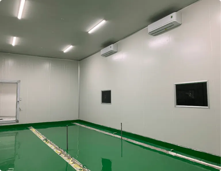 Khu kho vách panel, sàn epoxy xanh và dàn điều hòa